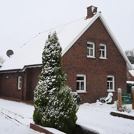 Tolles Ferienhaus In Pilsum - Ferienhaus Trientje - Mit Garten Und Ueberdachter Terrasse エクステリア 写真