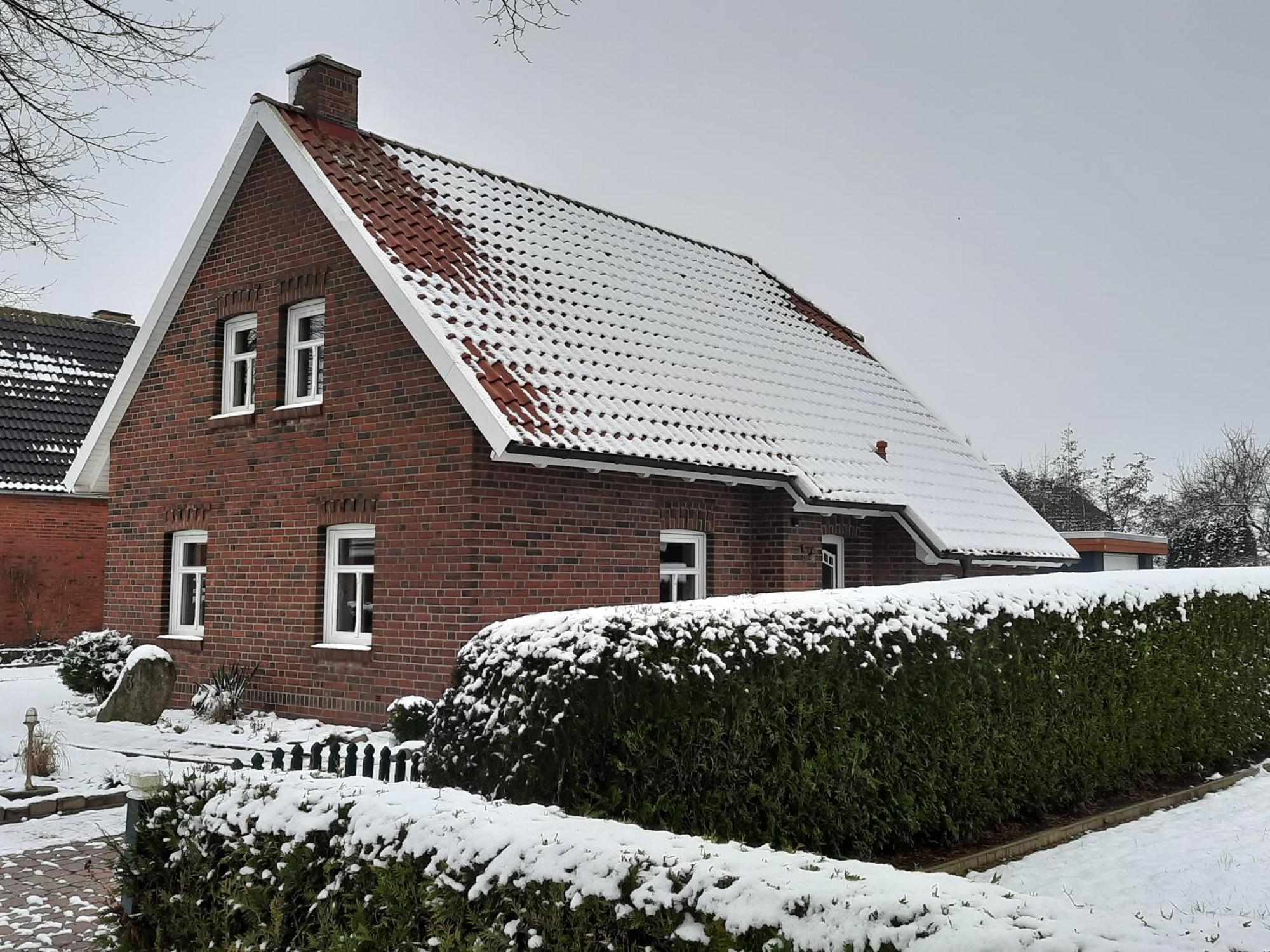 Tolles Ferienhaus In Pilsum - Ferienhaus Trientje - Mit Garten Und Ueberdachter Terrasse エクステリア 写真
